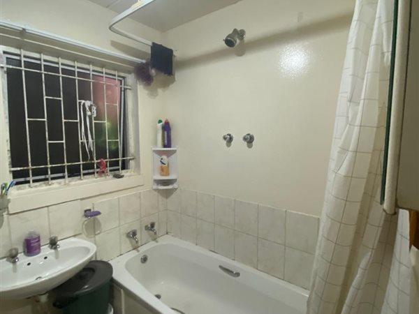 2 Bedroom Property for Sale in Maitland Western Cape